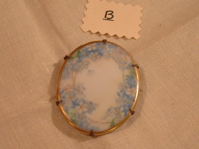 Huge Hand Painted VICTORIAN Brooch/Pin-Gold Gilt edges-C clasp-Blue forget me nots