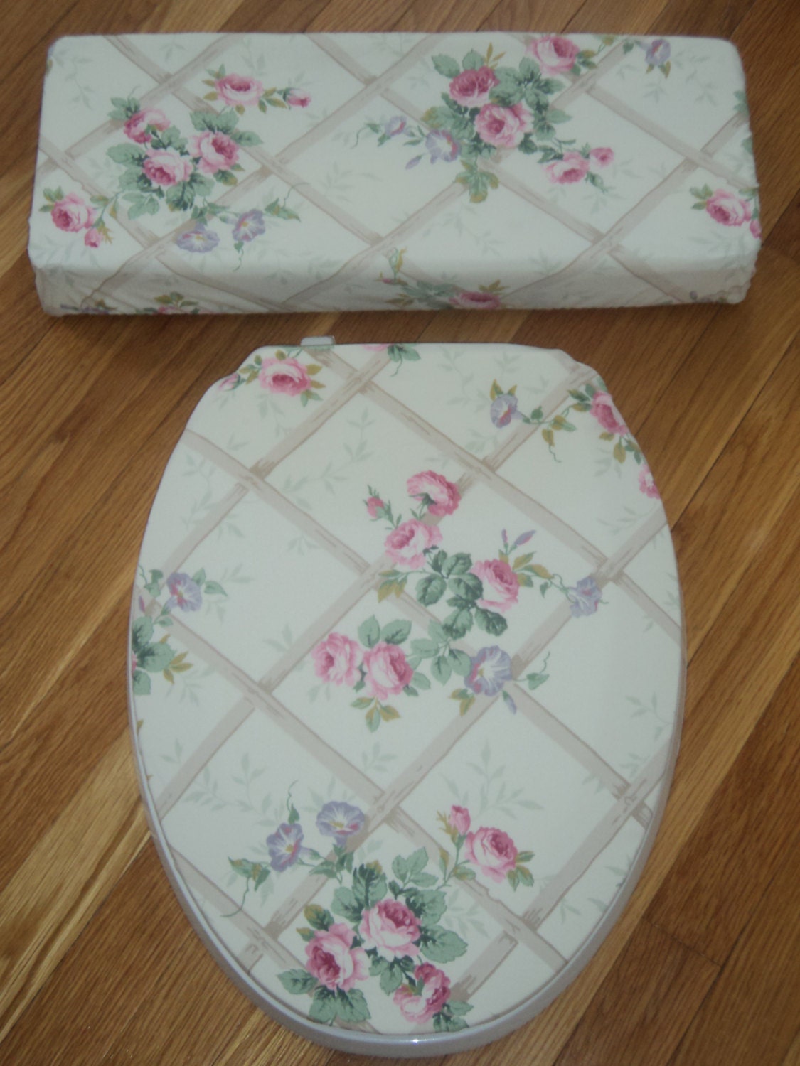 Roses on Trellis... Toilet Seat Cover Set