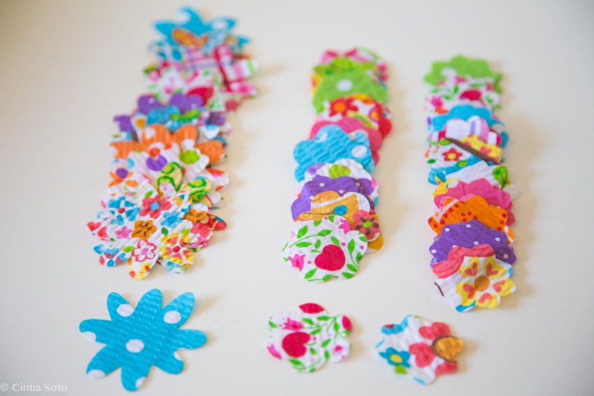 F117- F130 - F155 ---- 60 fabric flowers scalloped in 3 shapes and 10 colors.
