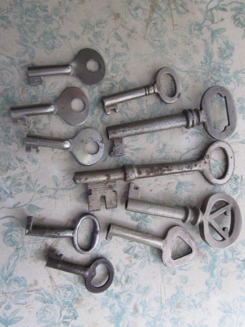 10 Vintage Skeleton/Cabinet  Keys