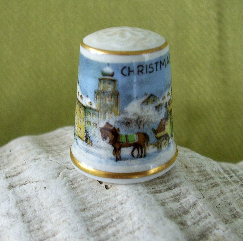 Kaiser Porcelain Christmas Thimble 1980
