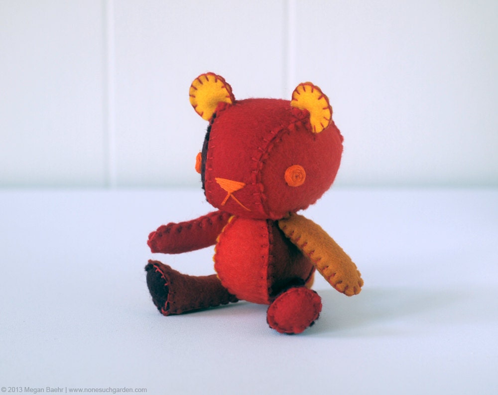 Red Artist Teddy Bear, Best Bear No. 4