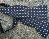 new Beau Ties - Navy Blue Silk Bow Tie - Butterfly Self Tie Freestyle - Dark Blue Geometric Design Bowtie - Mens Adjusts 15" -23" - Unworn
