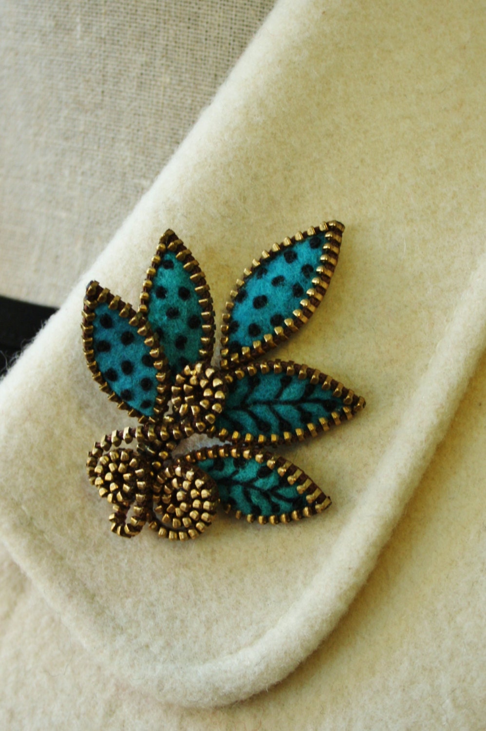 Felt and zipper multi leaf brooch