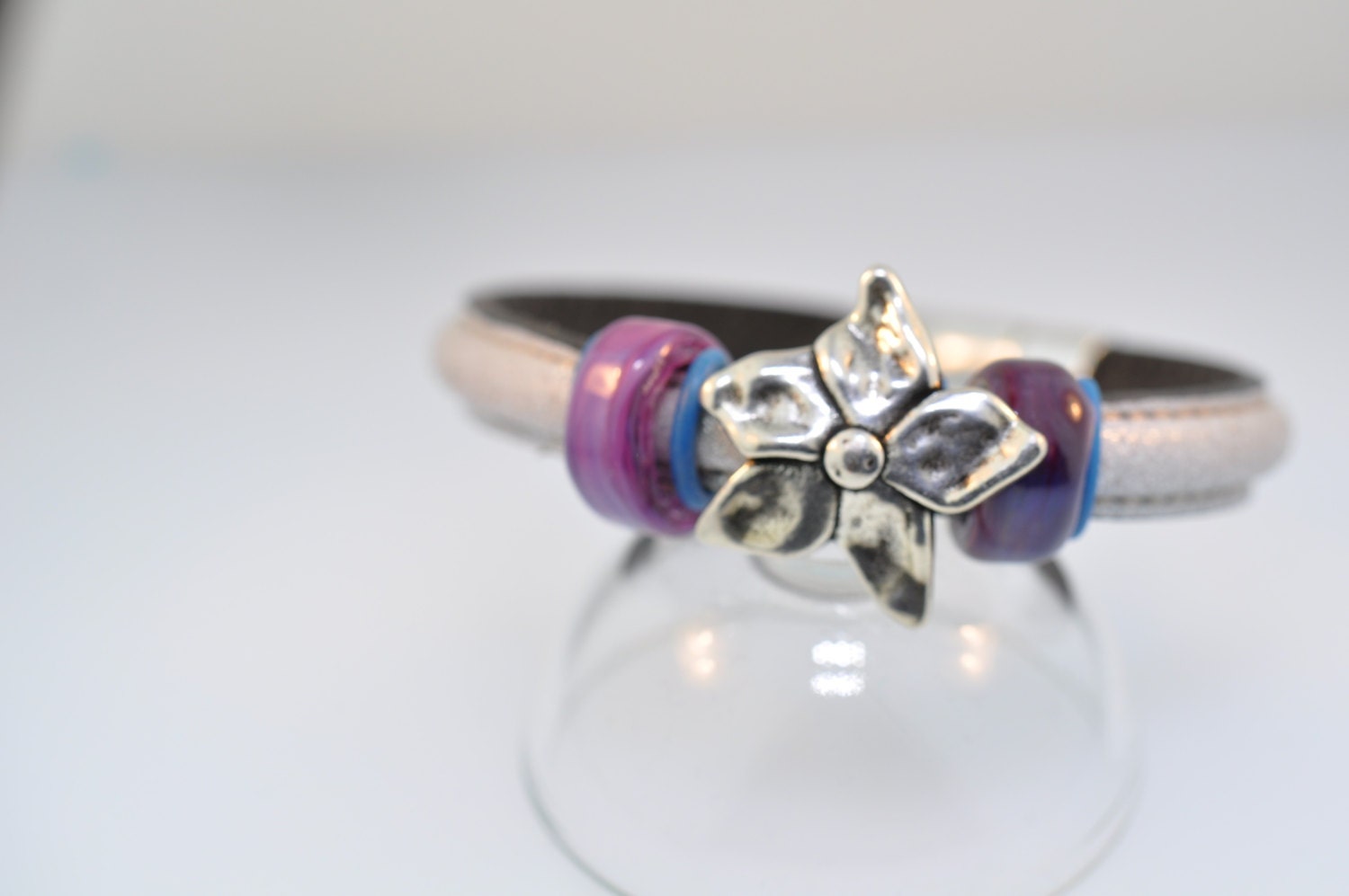 Shimmer Silver Mini Regaliz Leather Bracelet with Purple Rose Lampwork Beads and Silver Colored Clasp