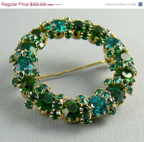 Vintage Green Rhinestone Circle Brooch