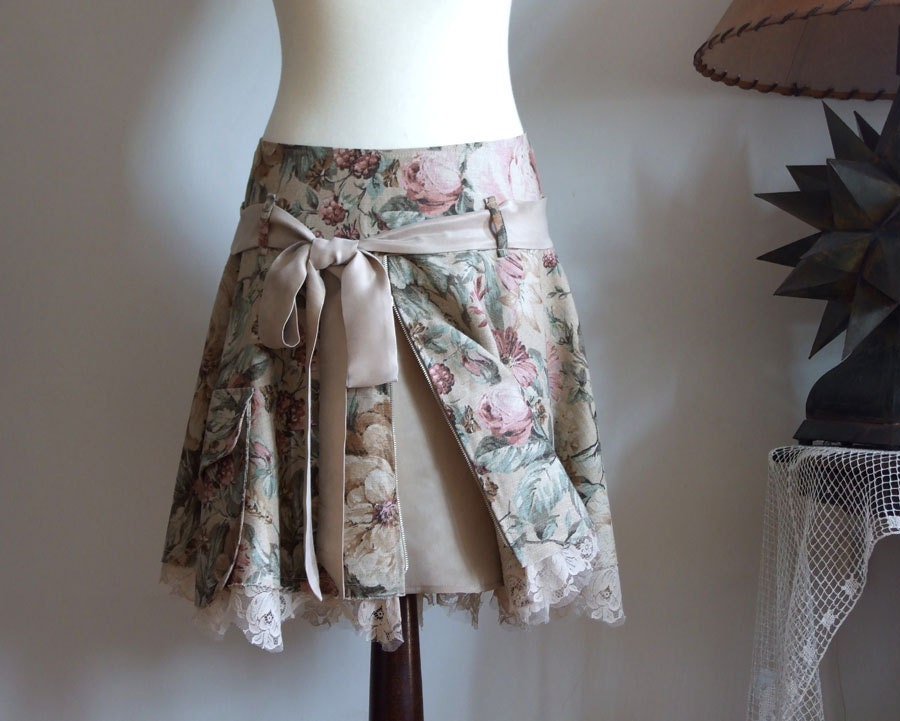 Floral LINEN SKIRT with cargo pockets and beige lace ruffle, roses print full linen skirt, boho skirt,  spring summer fashion