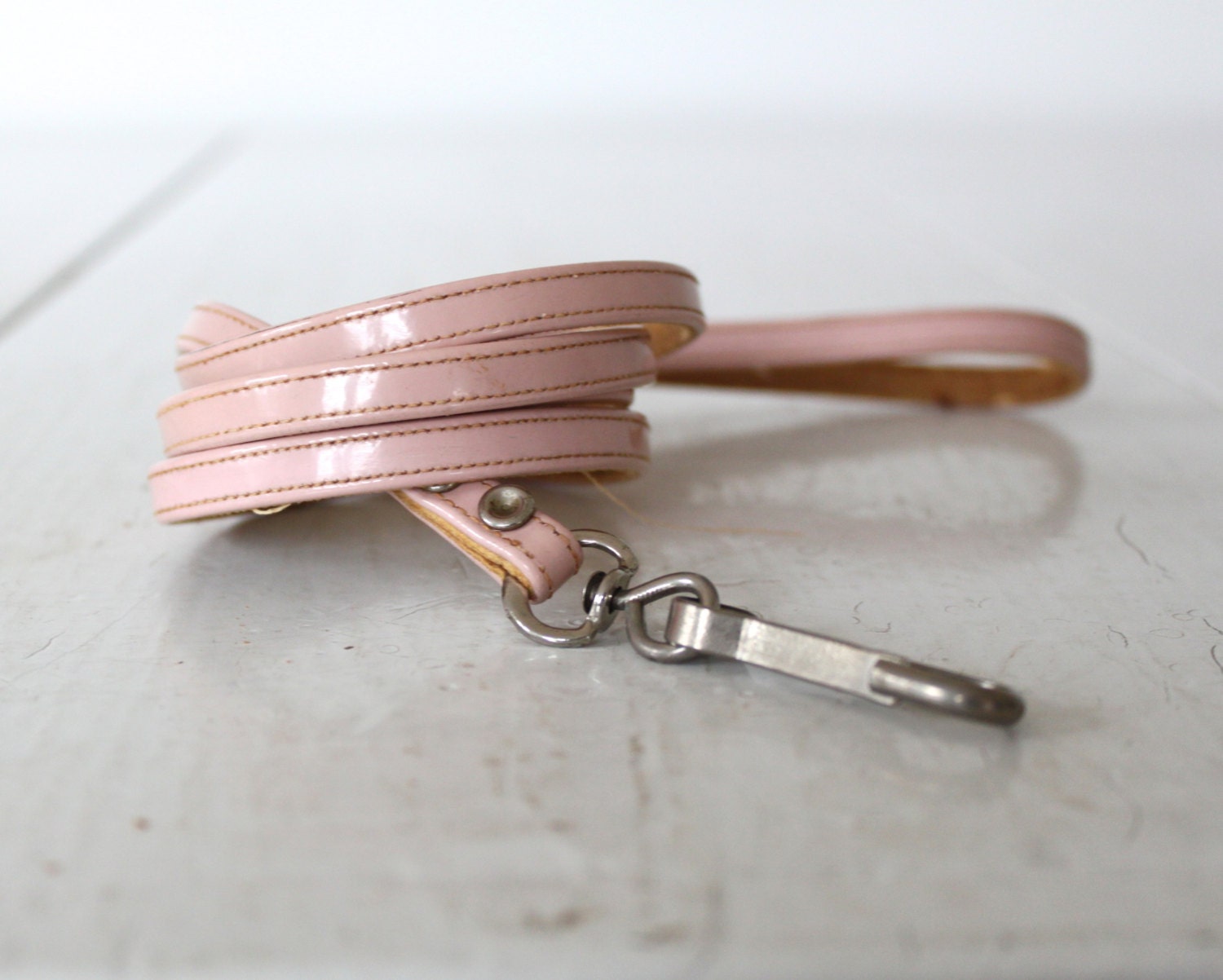 vintage dog leash. 1950s pink patent dog / cat leash. Silver hook. Retro mid century pet supplies / the TREATS FOR FIFI leash