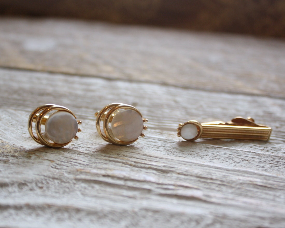 Vintage Men's Mother of Pearl Cufflinks and Tie Tac