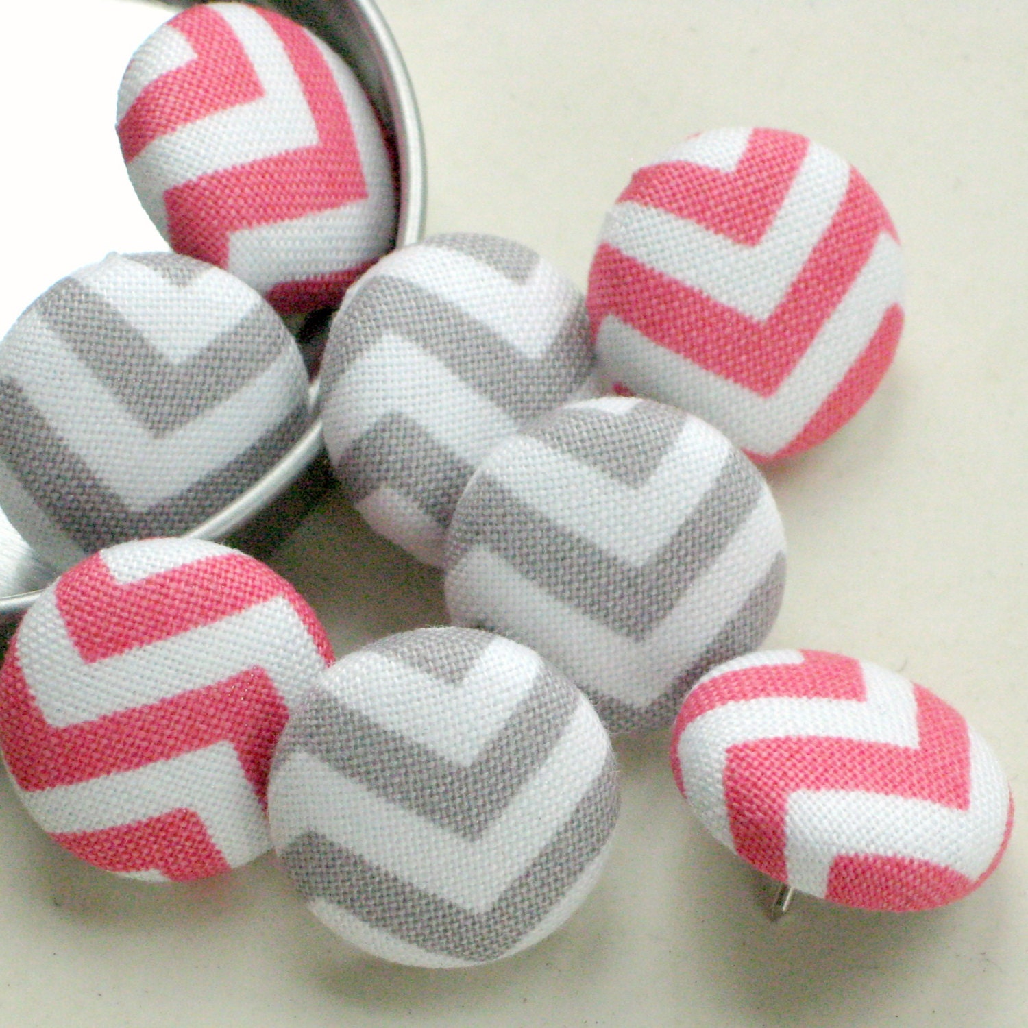 Chevron in Pink & Gray . . .Tack Pack of 8. Fabric Push Pins. Gift Tin. Wedding Board Pins