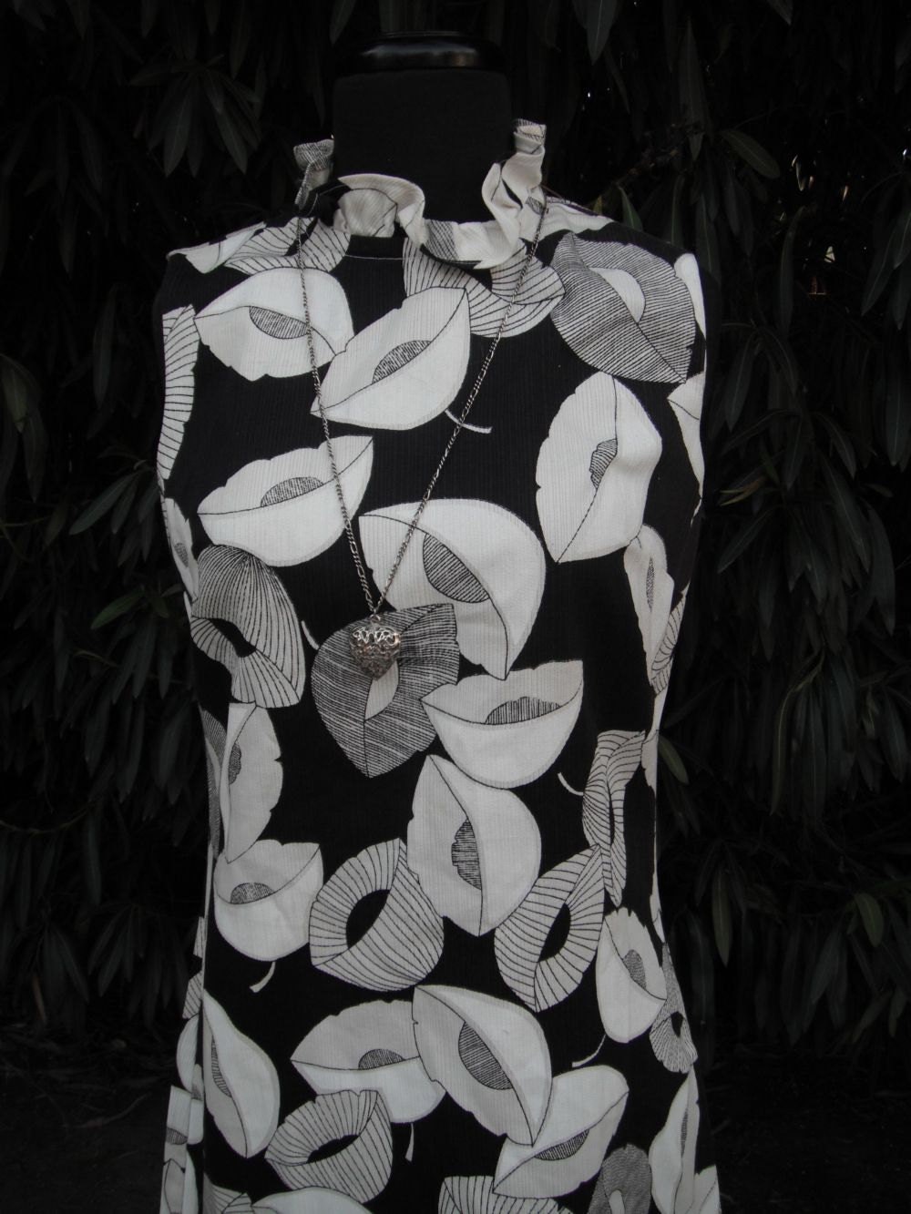 1970's Classic Hawaiian Print Dress / Black and White Graphic Print Dress /  Small-Medium