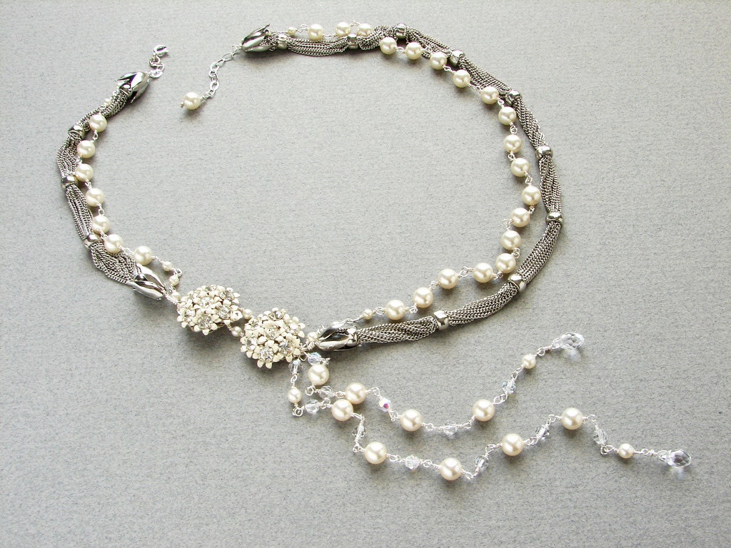 Vintage Bridal wedding necklace, enamel white flower pearl lariat necklace, OOAK vintage floral brooch crystal pearl lariat mad man jewelry