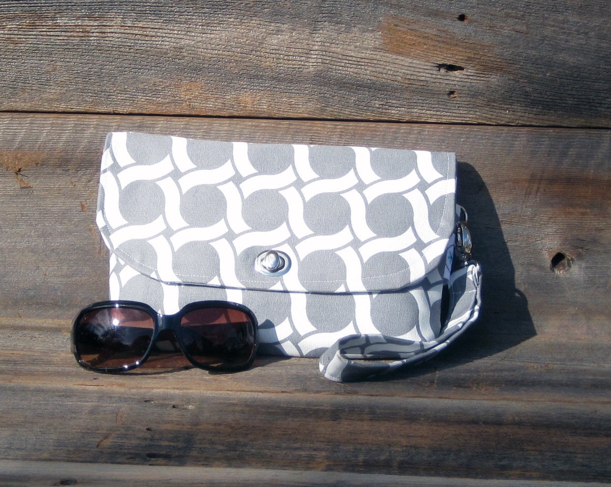 Eco Friendly Cute Clutch in Organic Metal Circles