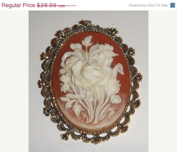 Summer Sale gold tone Cameo Brooch vintage