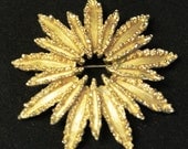 Flower Pin Brooch vintage Gold Tone Dimensional Avon