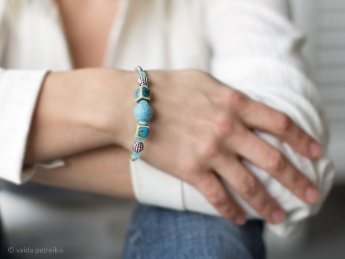 Minimalistic Metal Bracelet with Handmade Felt and Ceramics - Jeans blues with beige- elegant feminine casual style - ready to ship