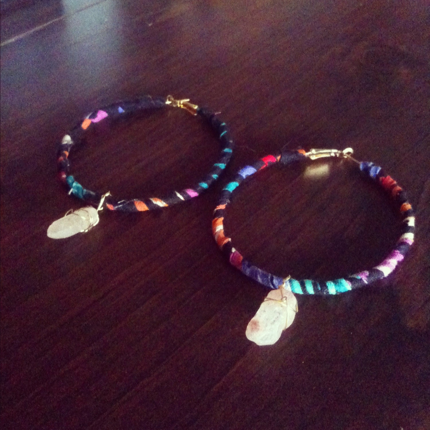 Hoop earrings with quartz
