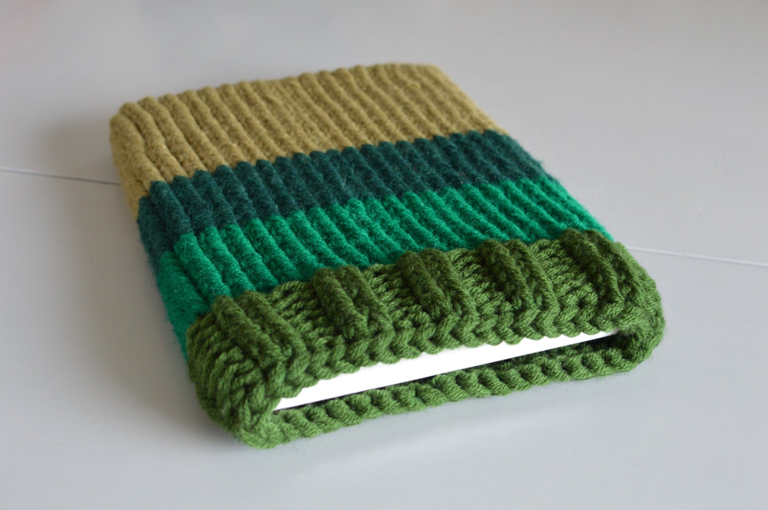 Hand Knitted laptop sleeve Macbook 13 inch green
