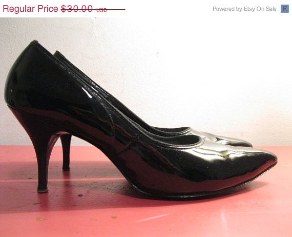 50% off Storewide Sale vintage 1950s shoes 50s pumps black high heels 6 N STILETTO genuine patent leather