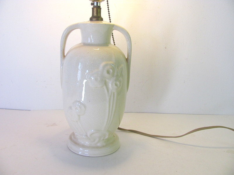 Vintage elegant Cottage White side table Lamp with flowers