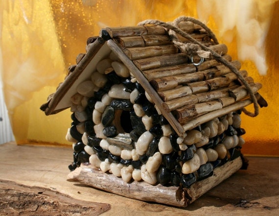 Black and White Pebble And Pine Stick Roof Bird House