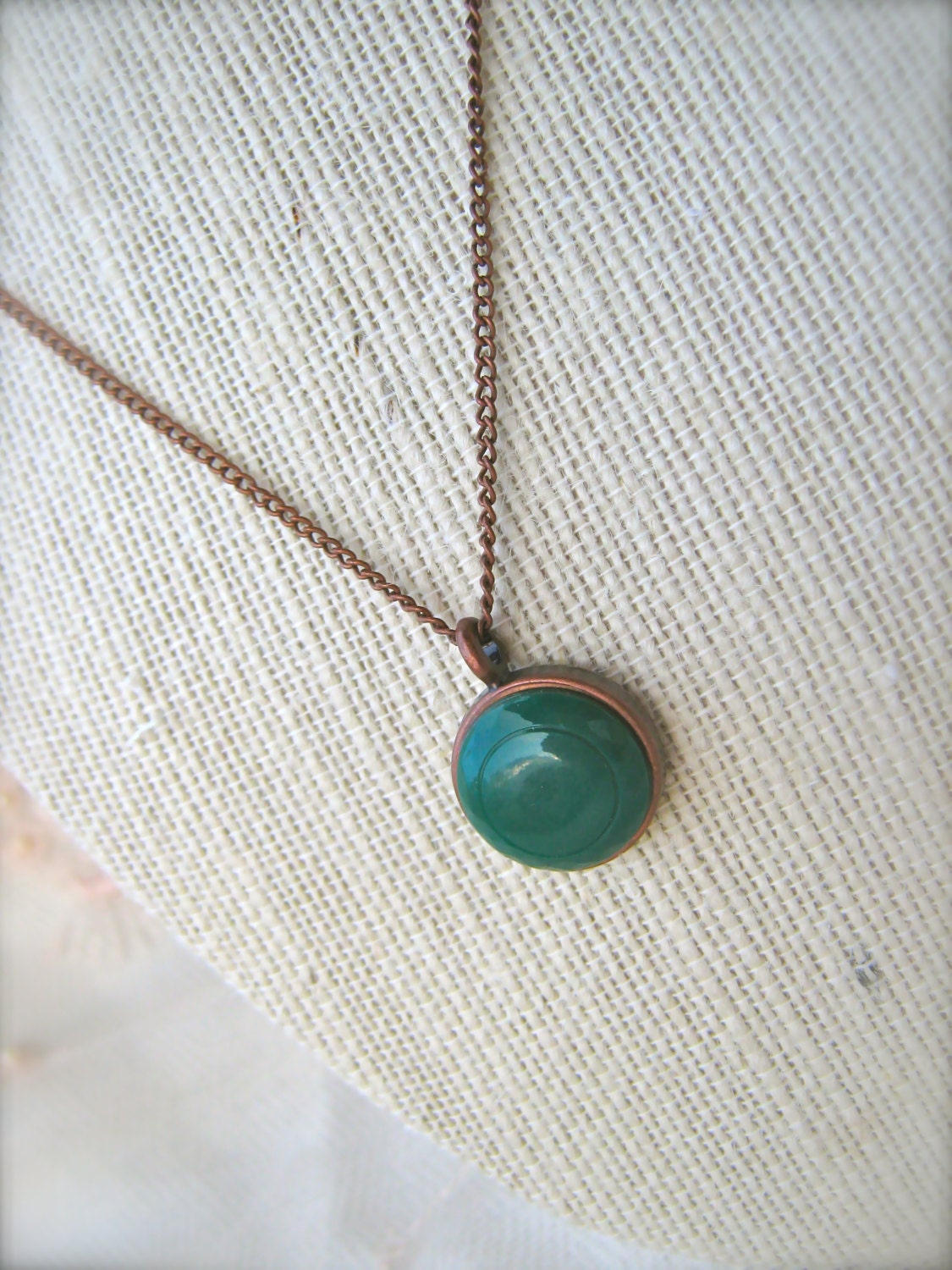 Green Button Necklace. Forest Green Charm Necklace. Round Pendant. Copper Chain. Vintage Button Jewelry. Fall Fashion. Autumn Jewelry.