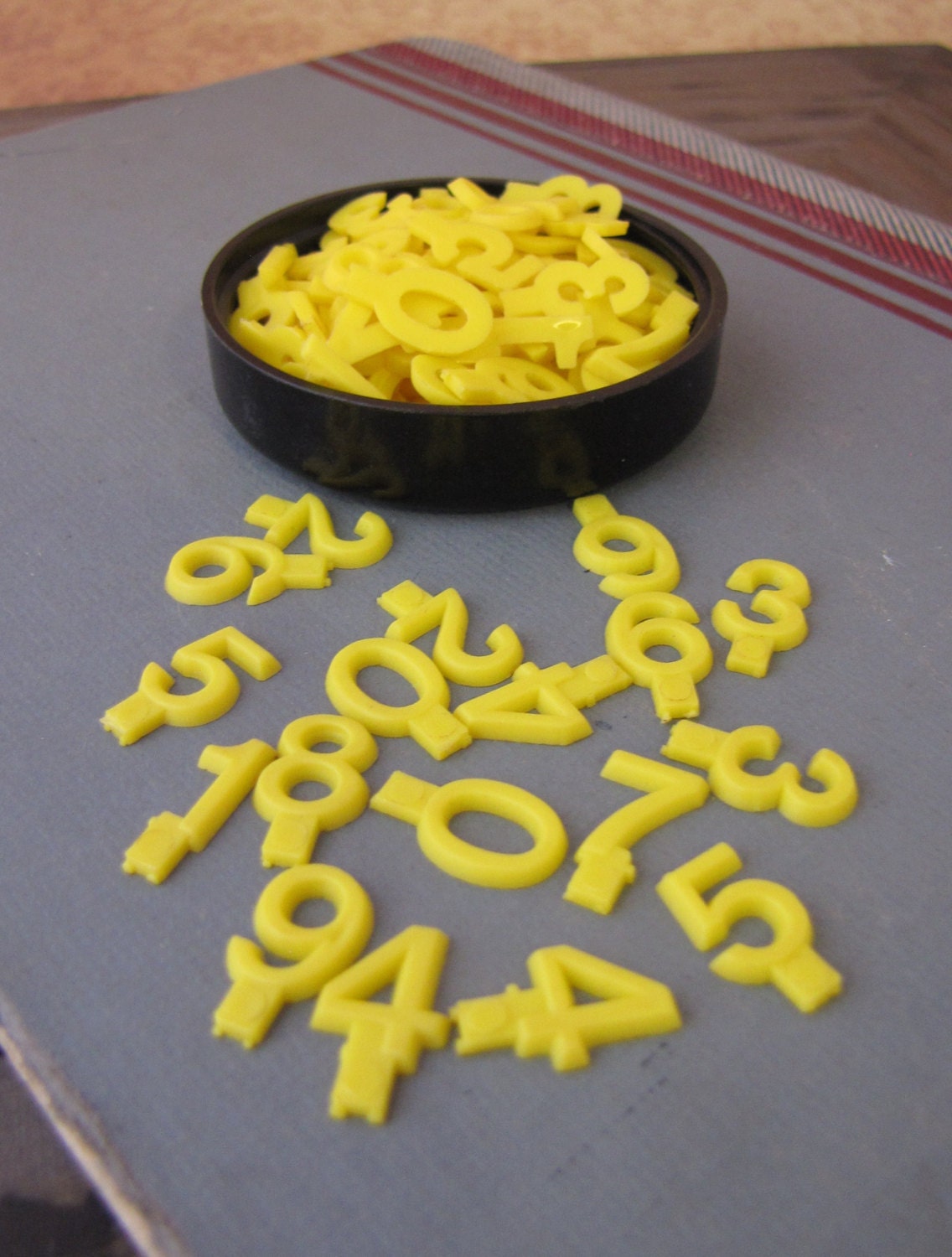 Lot of 50 x Teeny Tiny Plastic Numbers Game Pieces for Scrapbooking, Mixed Media Etc