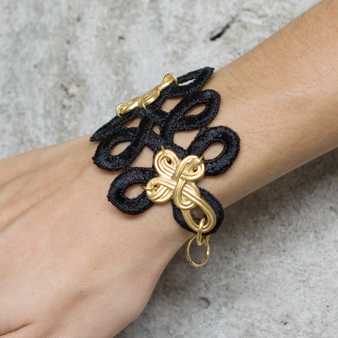 Lace bracelet - Sedgwick - Black with gold or black with silver