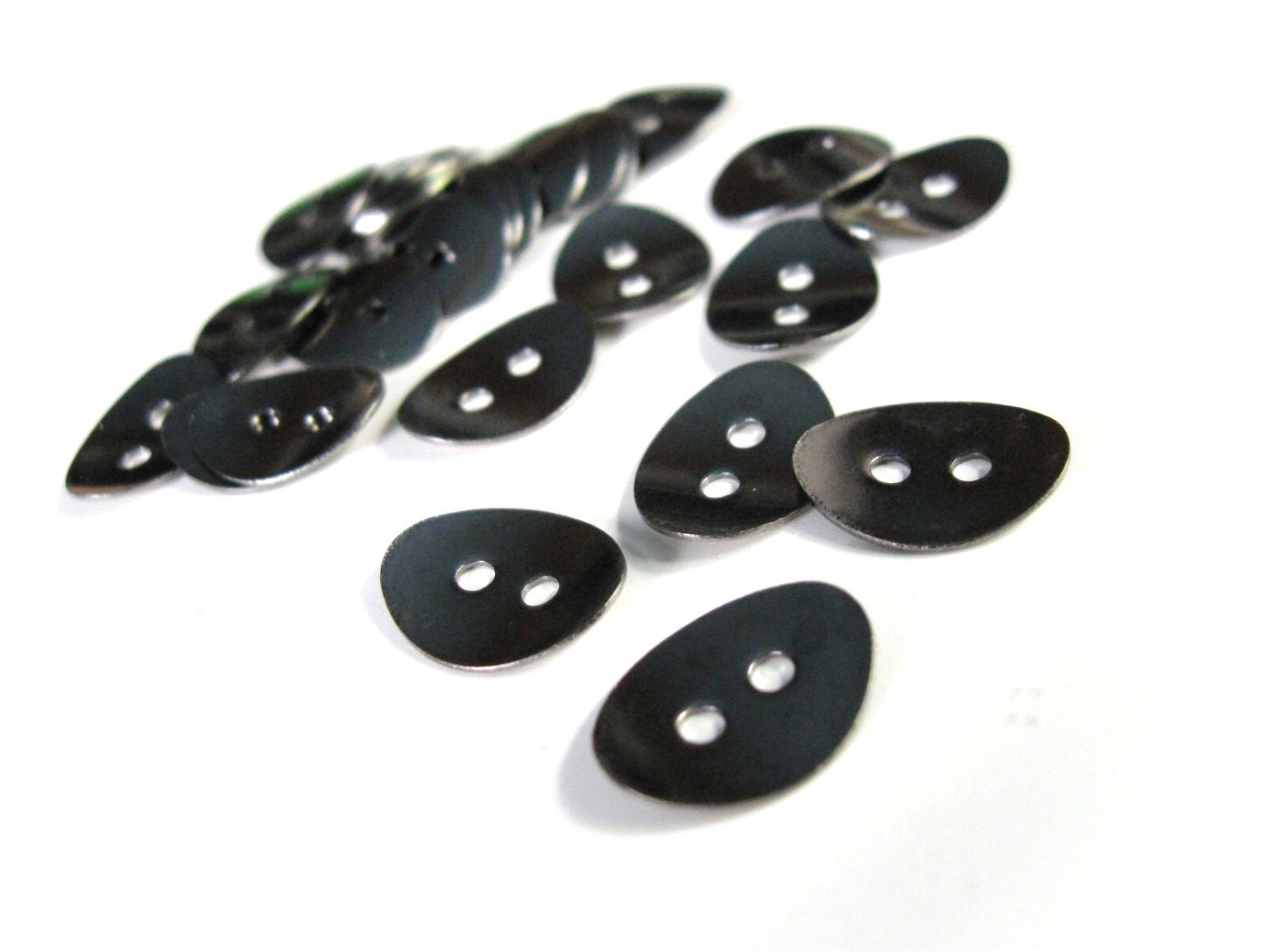 6 Brass black metal oval sewing buttons 14mm  (BM301)