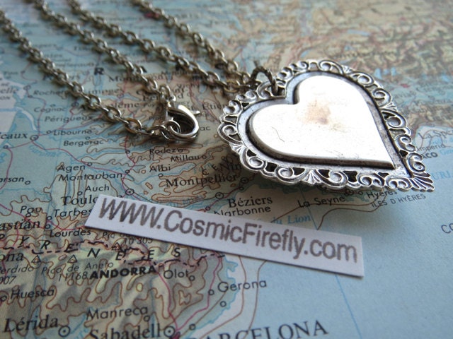 Siver Bee Necklace Gothic Victorian Antiqued Metal Heart Necklace Lightweight Pendant Vintage Inspired Style Feminine Steampunk Jewelry