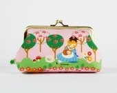 Little pouch - Alice in Wonderland - metal frame clutch bag