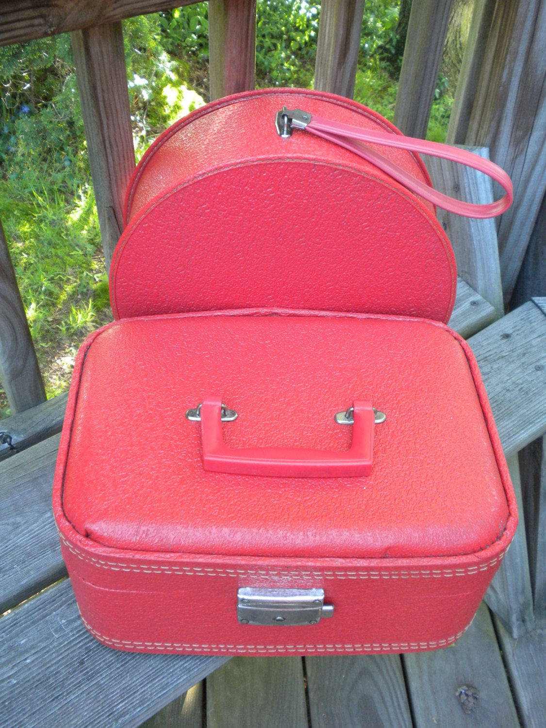 vintage travel luggage set, cosmetic case, hat case, cardinal red, photo-prop, storage