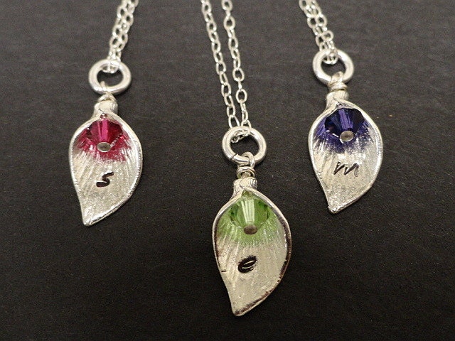 Set of 3 Bridesmaid Necklaces - Calla Lily Initial Charm Necklace - Pearl Bride Jewelry - Sterling Silver - Handstamped Necklace
