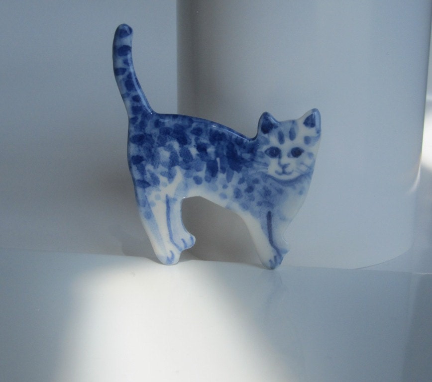 Kitten - Handpainted Delft Porcelain Brooch
