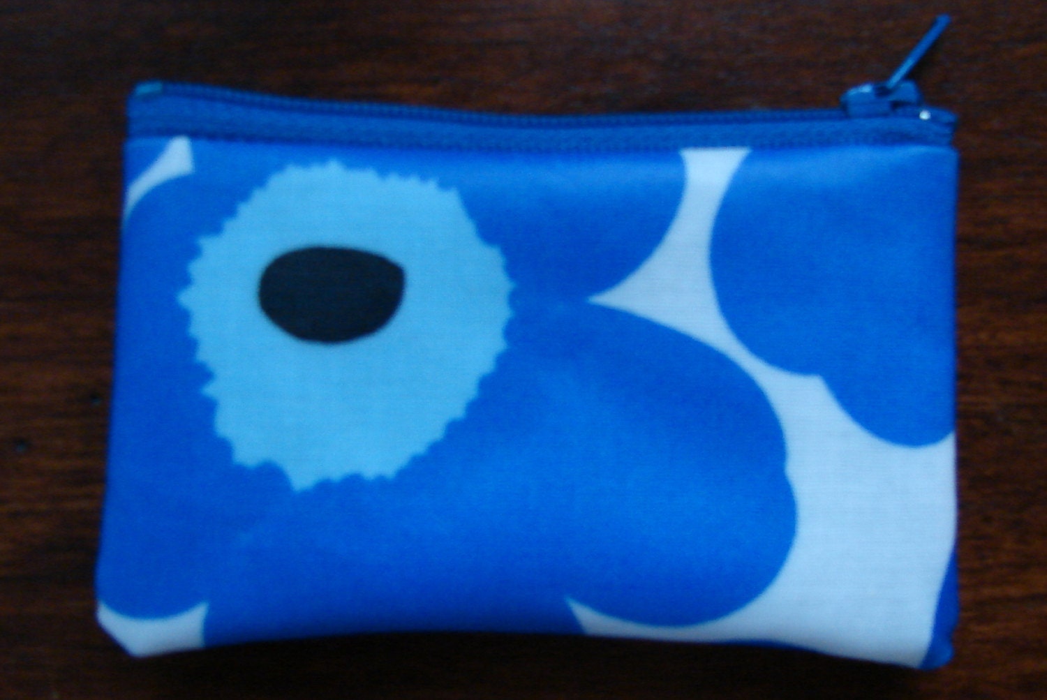 Blue Mini Unikko oil cloth coin purse blue zipper, 4 x 2.5", Finland, small , cute