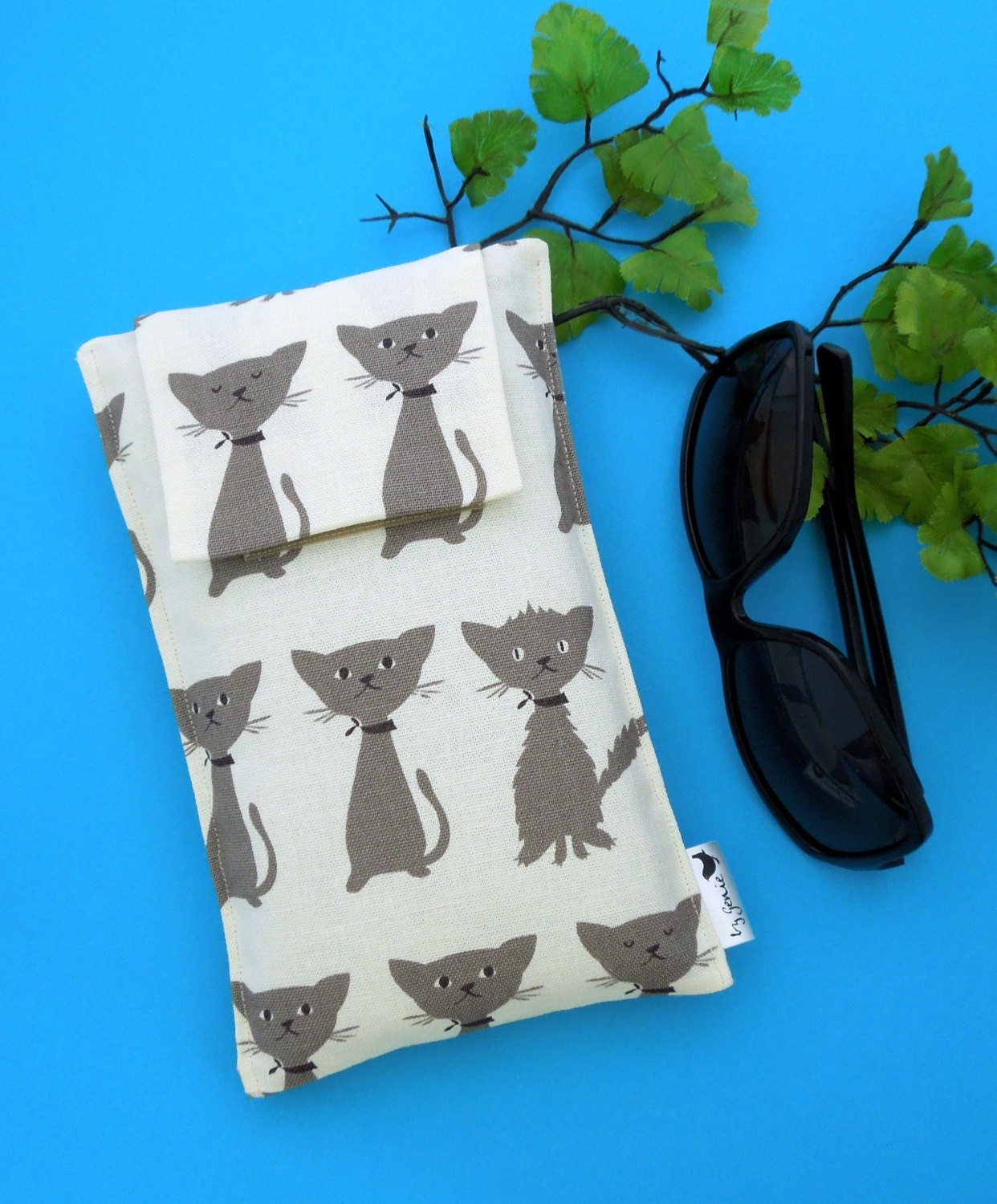 Roomy Sunglasses Case in a Japanese Kitty Design