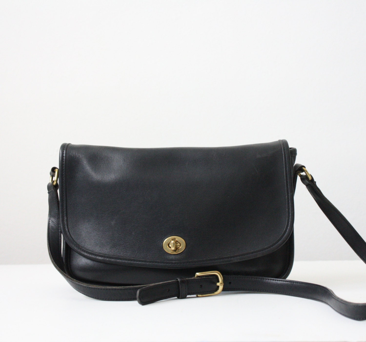 coach bag - vintage black leather coach messenger bag