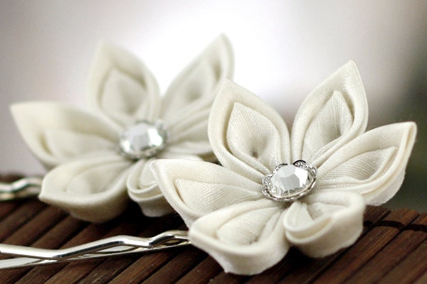 Kanzashi Bobby Pins: Wedding Hair Flowers in Ivory Silk - Vanilla Blossom