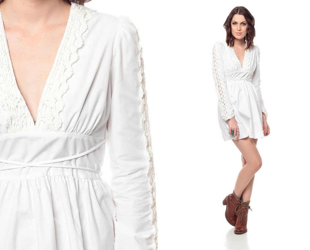 Gunne Sax Dress 70s Mini White CROCHET LACE Boho Deep V Neck 1970s Long Sleeve Bohemian Wedding Hippie Plunging Empire Cutout Small Medium