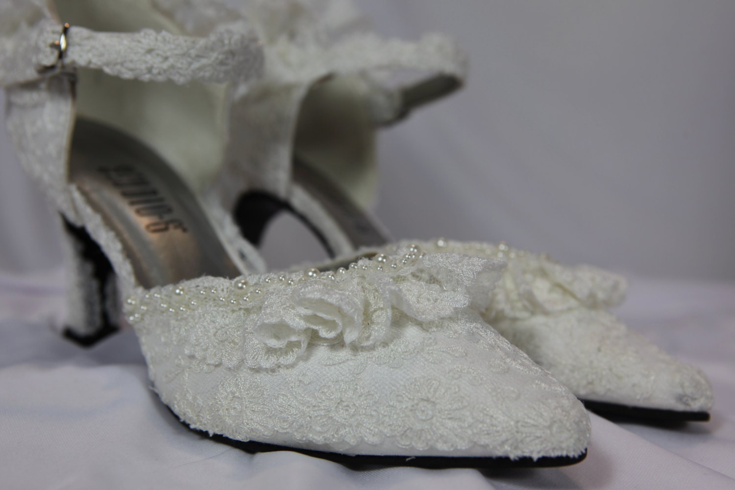 Sample - WHITE SATIN PuMP - Vintage Lace and Pearl Swirls - US Size 6M