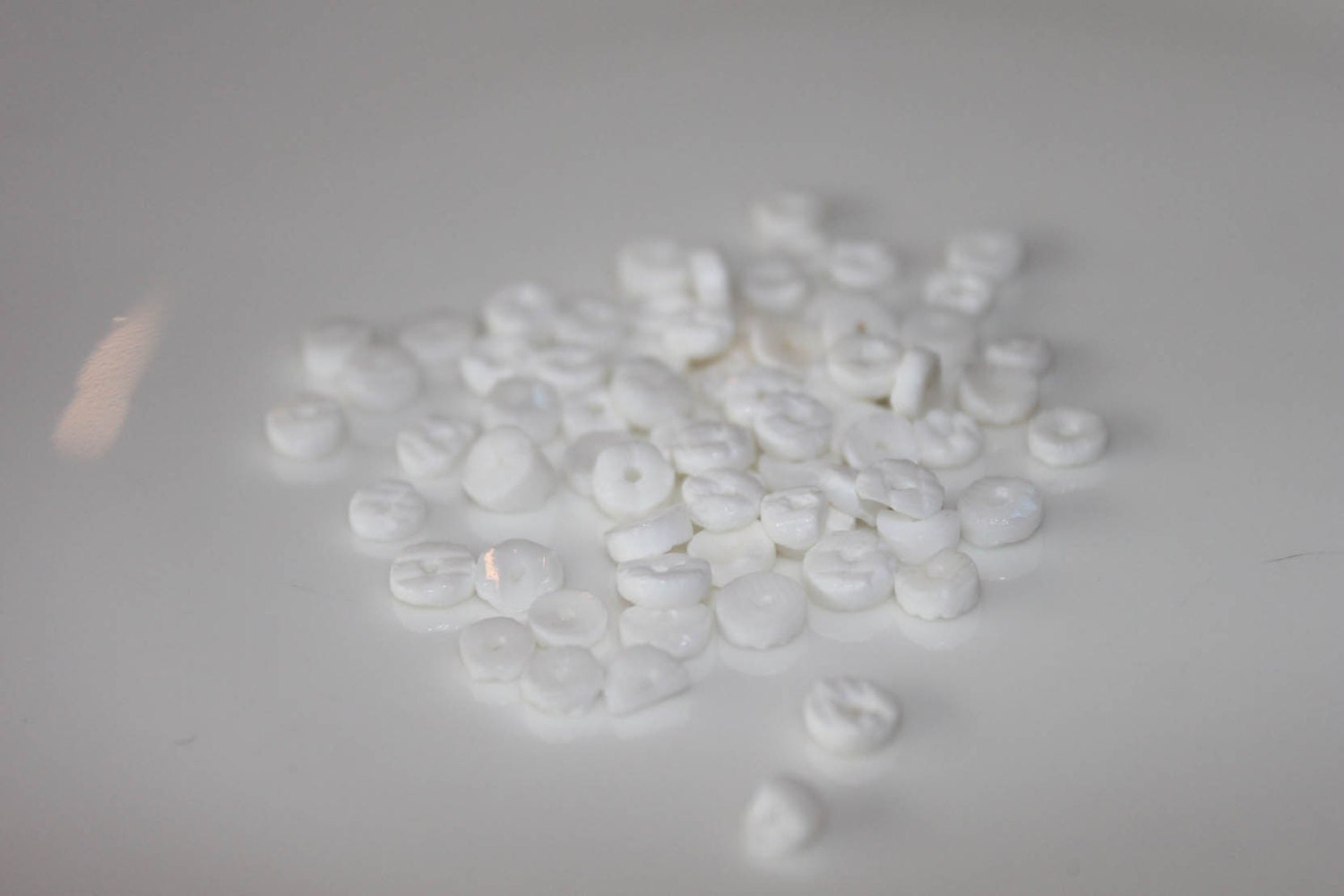 Round Pucca Shell Beads - White, .3oz