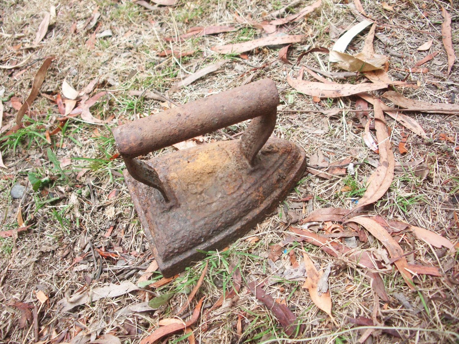 Vintage Industrial . Antique Cast Iron Iron. 1900's . Vintage Farmhouse Primitive