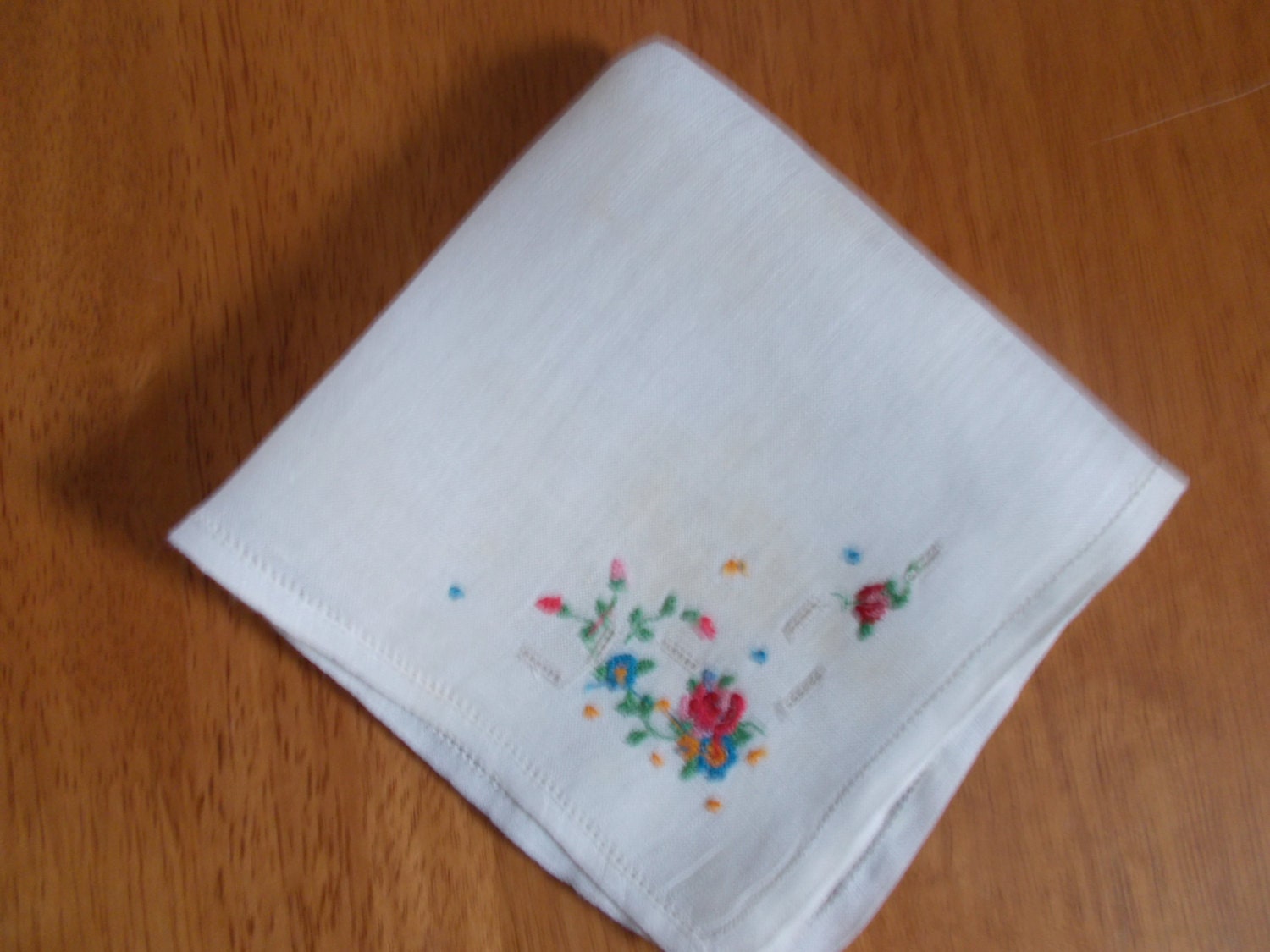 Vintage Hankie, Ladies Hankie, floral  Embroidered detail,, Mother of Bride,, Victorian, Romantic, Mothers Day