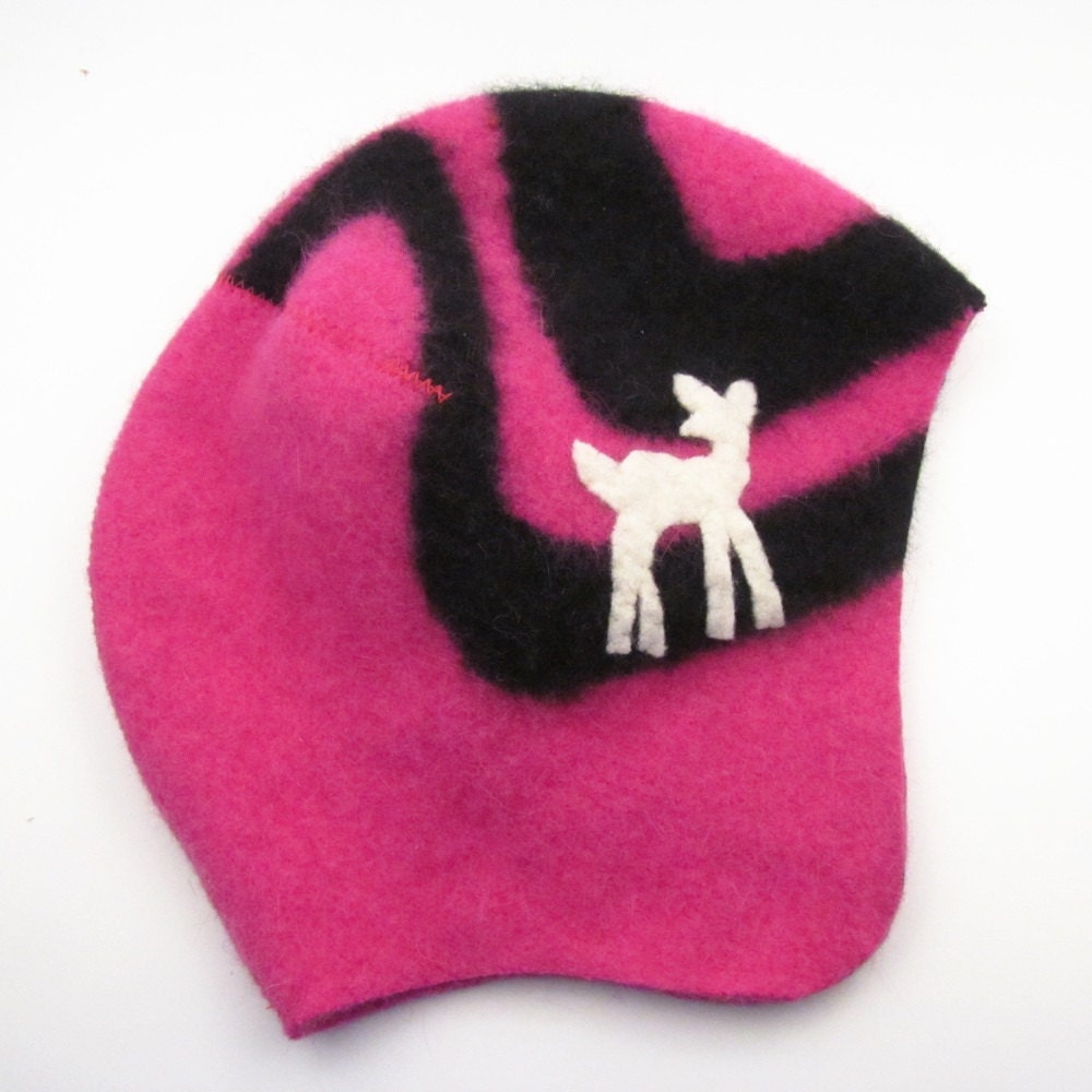 Pink and Black Lambswool Hat with a White Deer, size 2T to 3T