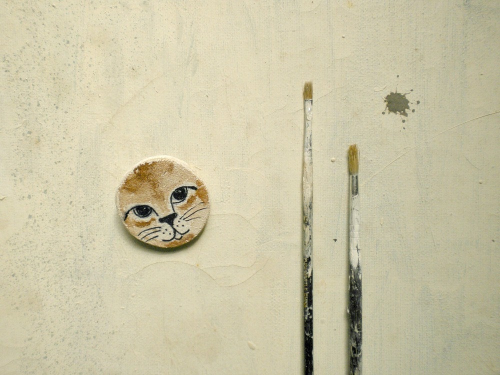 wooden cat brooch - cat in the circle