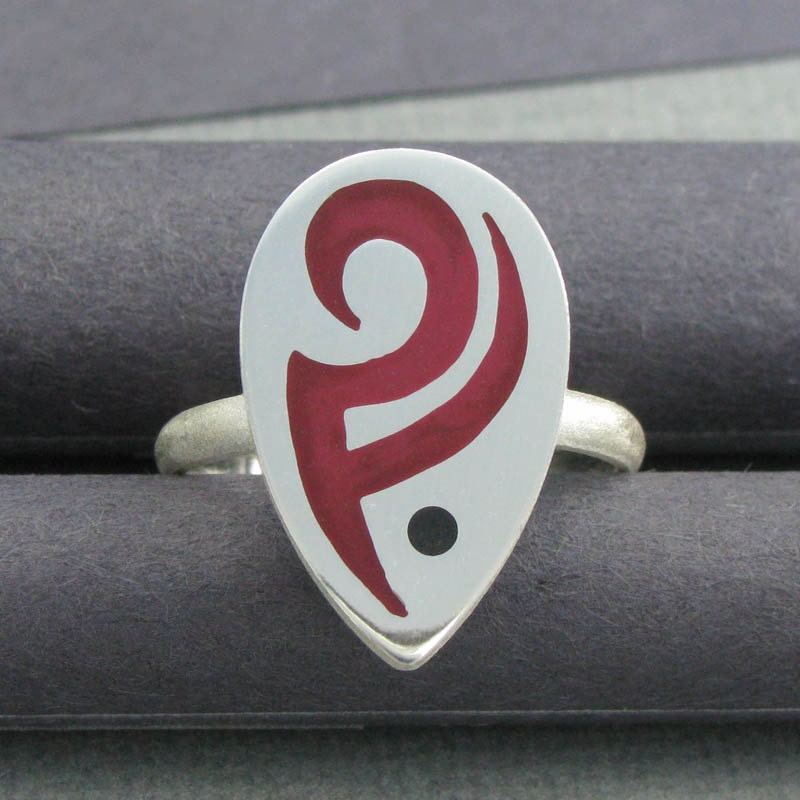 sterling silver and oxblood red and black resin tribal teardrop ring size 7 1/2
