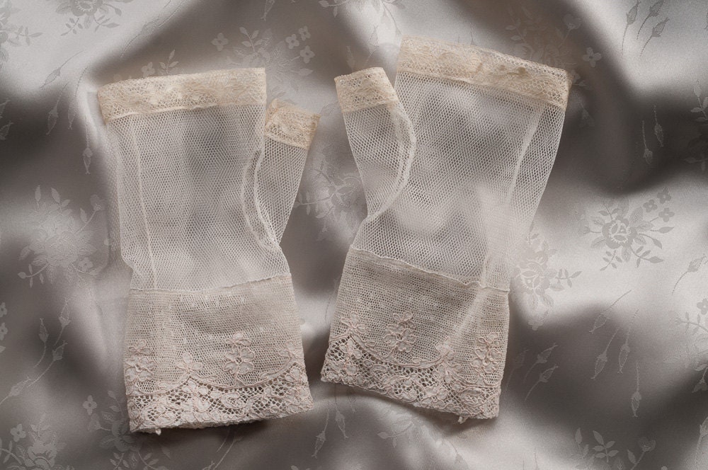 Antique Lace Bridal Gloves