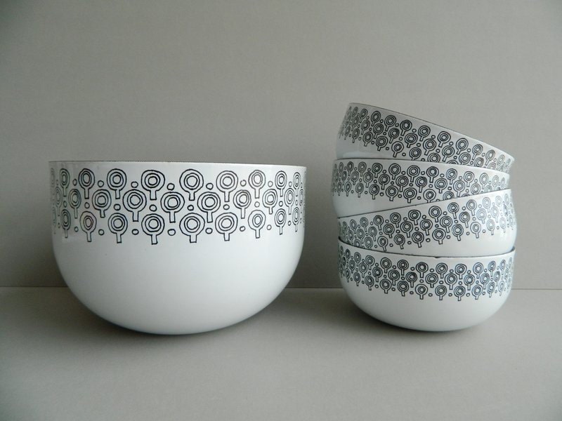 5 Mid Century Modern White Black Enamel Vefa Bowls
