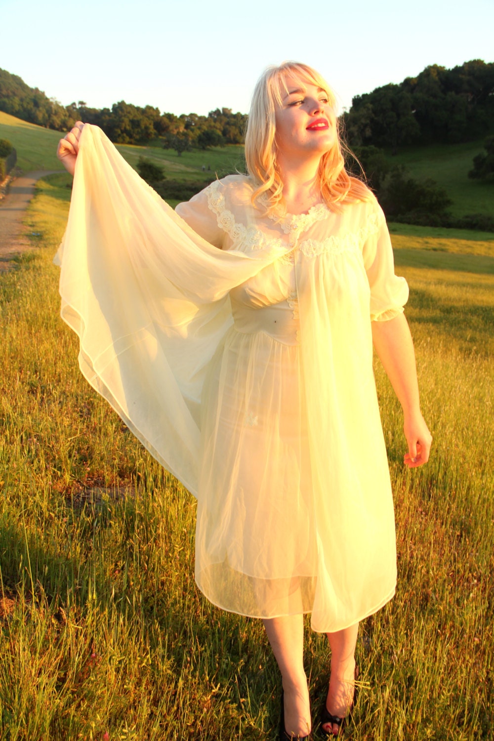 Vintage 50s Yellow Peignoir Slip Night Gown and Robe in Double Chiffon and Lace Appliques and Trim Fitted Bodice M