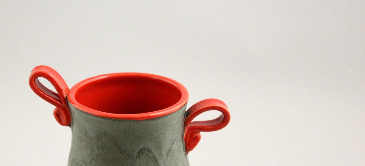 Small Flower Vase in Graphite Gray and Cherry Bomb Red by Nstarstudio